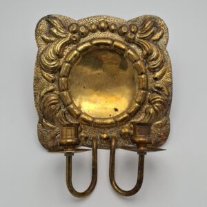 Messinkinen seinälampetti – kynttilänpidike