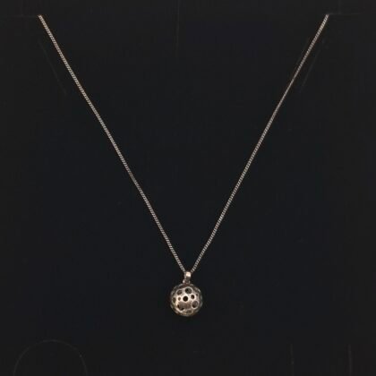 Liisa Vitali, Leppäkerttu-kaulakoru, hopeaa